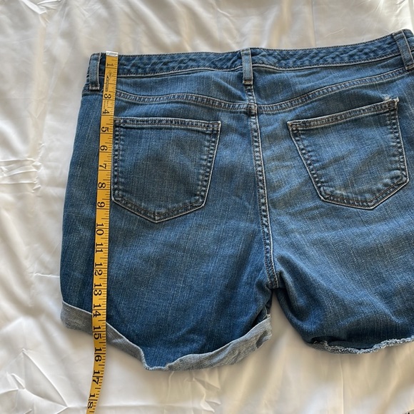 Universal Thread Boyfriend Short Mid Rise -Rips & Holes cuffed- size 14/32R - Picture 10 of 14